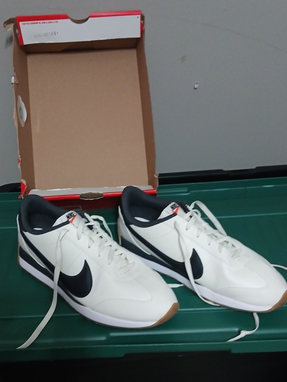 Nike Men’s White and Black Retro Runner Sneakers